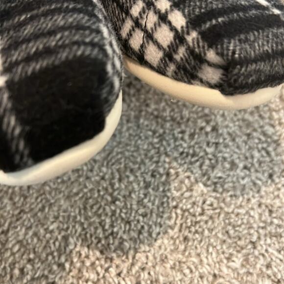 TOMS BLACK WHITE WOMENS FAUX SHEARLING SHOES Size 6 Belmont Slip‎ On Comfy Soft - Picture 10 of 16